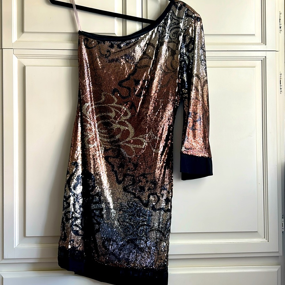 🤎 On-Trend FW2026🤎 
Hale Bob One-Shoulder Sequin Cocktail Dress